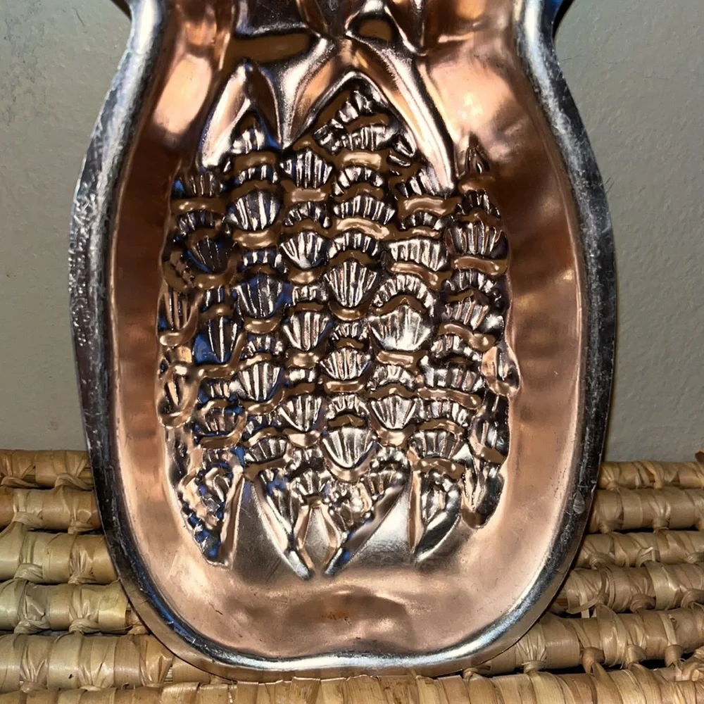 Vintage Aluminum Pineapple Shaped Jello/Cake Mold - Picture 3 of 8